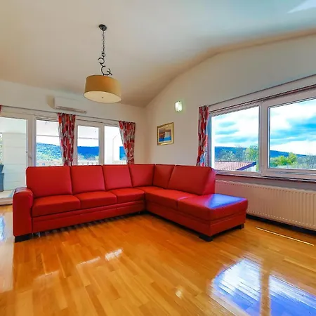 Holiday home 3 Bedroom Stunning In Korusce
