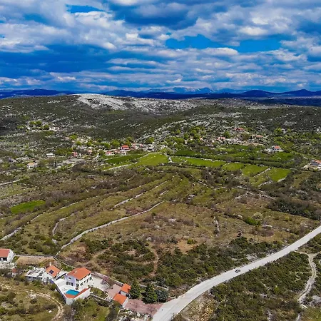 3 Bedroom Stunning In * Korusce