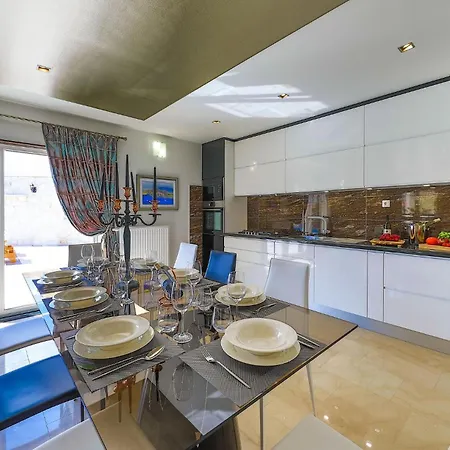 3 Bedroom Stunning In Holiday home *