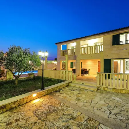 Holiday home 3 Bedroom Stunning In Korusce