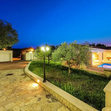 3 Bedroom Stunning In Korusce