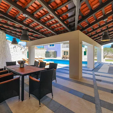 3 Bedroom Stunning In Holiday home *