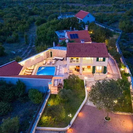 Holiday home 3 Bedroom Stunning In