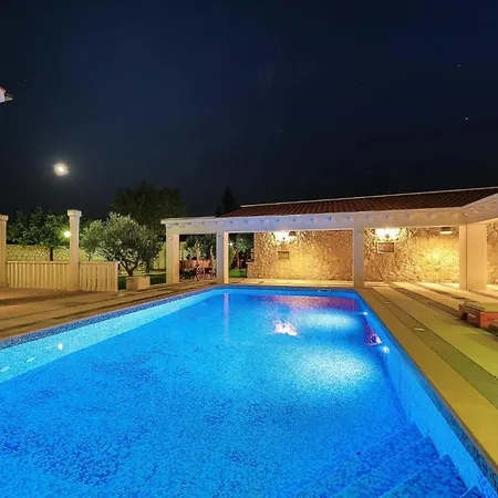 3 Bedroom Stunning In Holiday home *