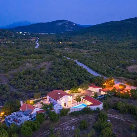 3 Bedroom Stunning In *