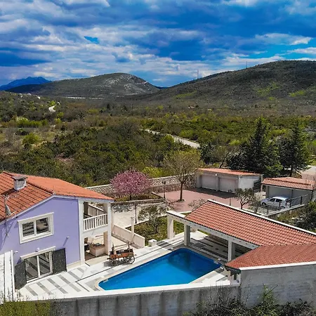3 Bedroom Stunning In Holiday home