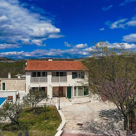 Holiday home 3 Bedroom Stunning In