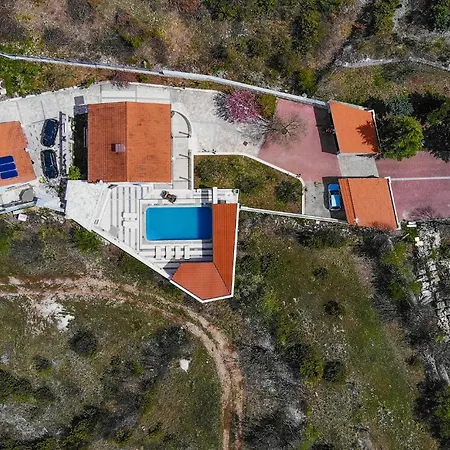 Holiday home 3 Bedroom Stunning In Korusce