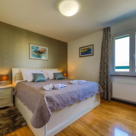 3 Bedroom Stunning In Korusce